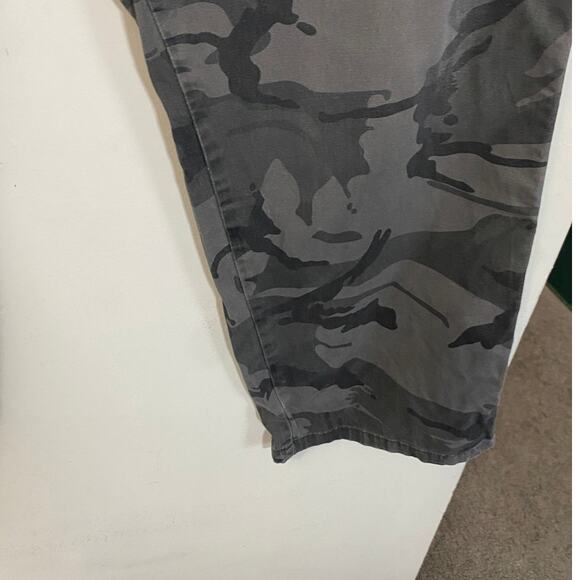 Wrangler Camo Cargo Pant Relaxed Fit Side Pockets Utility Outdoor Pant Sz 38 - Picture 4 of 10